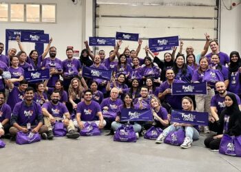 متطوعو فيديكس يقومون بتعبئة وتوزيع 2,300 طرد مساعدات خلال رمضان