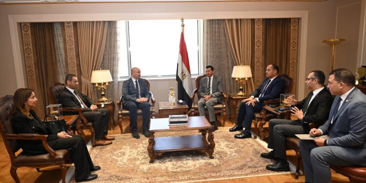 بحث آلية دعم الأبطال الرياضيين بدورة الألعاب الأولمبية والبارالمبية باريس  2024