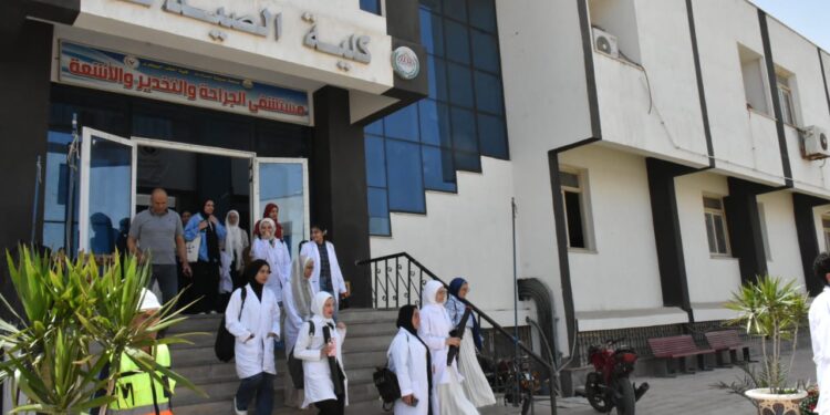 “صيدلة السادات” تنفذ سيناريو خطة إخلاء وطوارئ للمبني الاداري