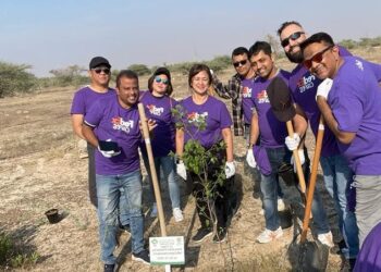 فيديكس تؤكد التزامها بمستقبل أكثر اخضراراً خلال مبادرة لزراعة الأشجار بالإمارات