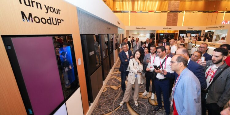 مجموعة الأجهزة المنزلية تستقطب الأنظار في معرض إل جي بأبوظبي