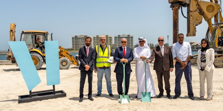بدء أعمال انشاء مارينا باي المطل على الواجهة البحرية في جزيرة الريف بالمنامة