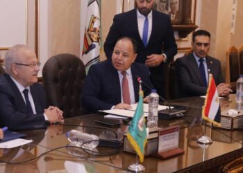 بروتوكول تعاون بين «التأمين الصحي الشامل» وكلية الاقتصاد والعلوم السياسية