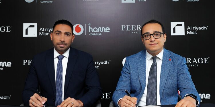 «ڤودافون» و«الرياض» توقعان اتفاقية لتقديم خدمات الاتصالات المتكاملة في Peerage القاهرة الجديدة