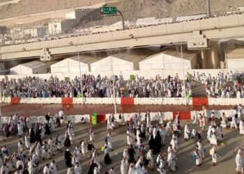 حجاج الجمعيات الأهلية يرمون جمرة العقبة الكبرى ويتلقون كافة الخدمات في مشعر منى