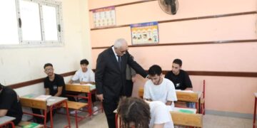 حجازي يتفقد لجان امتحانات الثانوية و يطمئن على مستوى الأسئلة