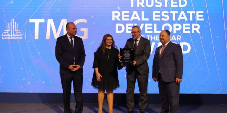 “التعمير والإسكان” يُكرم ضمن أفضل 100 مؤسسة بالسوق المصرية لعام 2023
