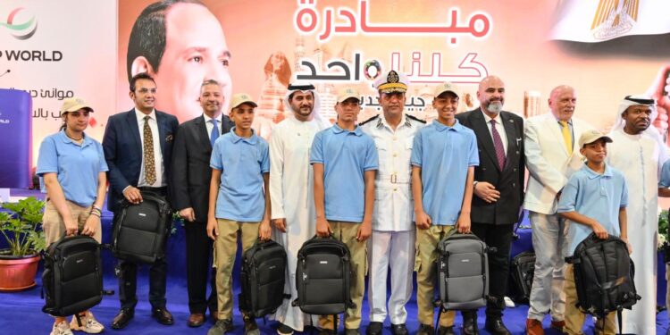 شباب مبادرة “جيل جديد” للمناطق الحضارية يزور موانئ دبي العالمية بالسخنة