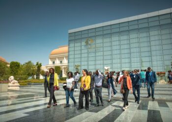 شباب الدبلوماسيين الدارسين بجامعة “سنجور” يزورون العاصمة الإدارية للتنمية العمرانية