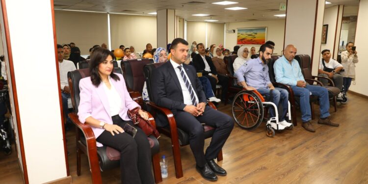 “التجاري الدولي” و”الحسن” تحتفلان بتسليم 100  كرسي كهربائي للأطفال