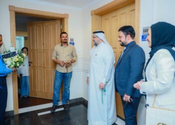 مسؤولو “خليجي بنك” يواصلون دعم الأسر المتضررة من “حريق اللوزي”