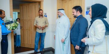 مسؤولو “خليجي بنك” يواصلون دعم الأسر المتضررة من “حريق اللوزي”