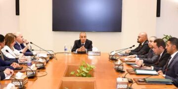 وزير الخارجية يجتمع بقيادات وأعضاء قطاع الشئون القنصلية