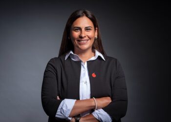 “الأزهري” تحصد جائزة أفضل سيدة تشغل منصب رئيس قطاع مالي