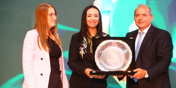 “الأهلي المصري” يطلق أول بطاقة بخاصية تلامسية للعملاء من ضعاف البصر