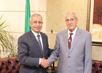 رئيس الأكاديمية العربية يستقبل الربان صلاح صالح