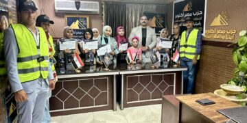 “مصر أكتوبر” يكرم أوائل الثانوية والإعدادية بالجيزة
