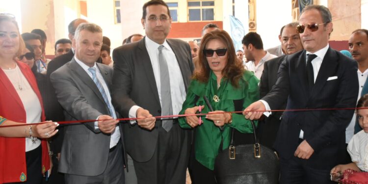 رئيس جامعة مدينة السادات تفتتح معرض “اختر كليتك”