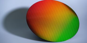 إطلاق تقنية Intel 18A بنجاح لإنتاج شرائح الجيل القادم للعملاء والخوادم بحلول 2025