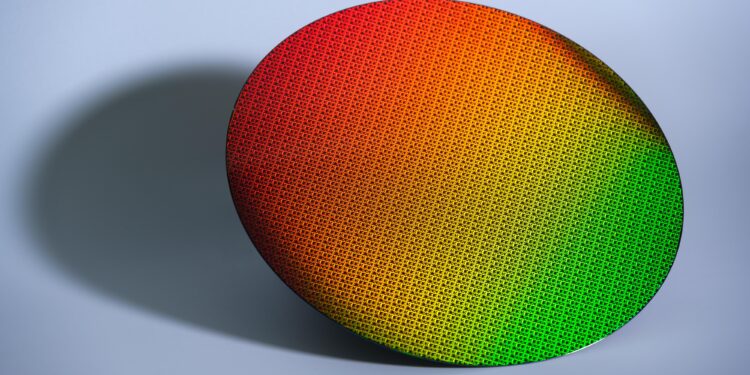 إطلاق تقنية Intel 18A بنجاح لإنتاج شرائح الجيل القادم للعملاء والخوادم بحلول 2025
