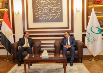 رئيس البريد يستقبل “نائب وزير الخارجية للهجرة وشئون المصريين بالخارج