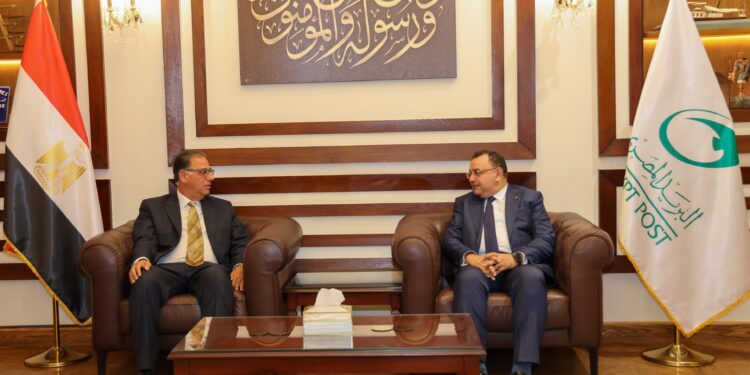 رئيس البريد يستقبل “نائب وزير الخارجية للهجرة وشئون المصريين بالخارج