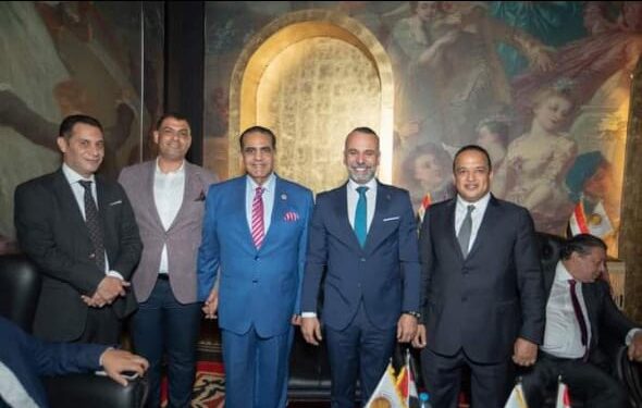 “الشعب الجمهوري” يكرم اوائل الثانوية العامة