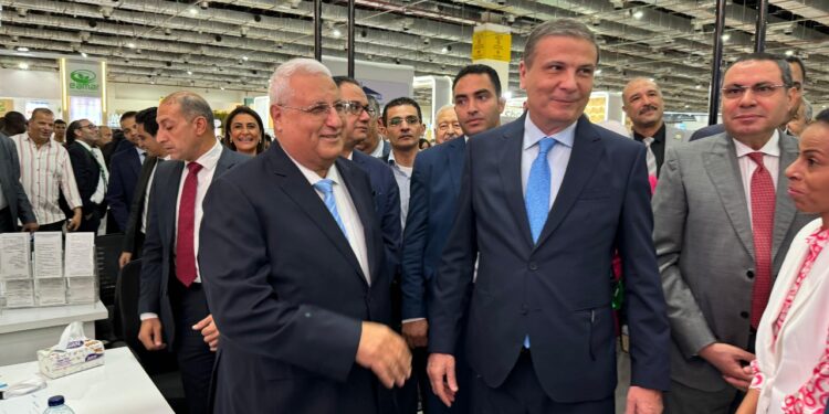 “الزراعي المصري” يستعرض أحدث برامجه التمويلية كراعي بلاتيني لمعرض صحاري