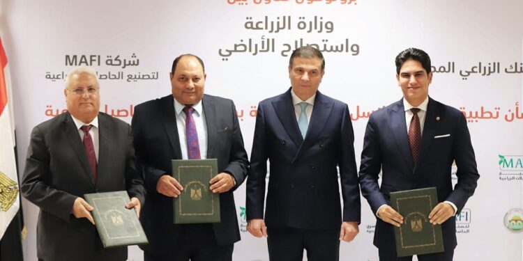 “الزراعي المصري” يوقع بروتوكول تعاون مع وزارة الزراعة و MAFI لتمويل الزراعات التعاقدية