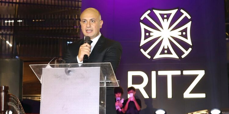 الكشف عن أكبر صالة عرض للسيارات الفارهة