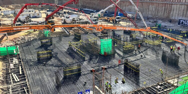 صب أساسات قمم إفريقيا في قلب العاصمة الإدارية