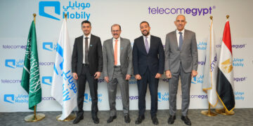 انزال أول كابل بحري سعودي يربط بين المملكة ومصر عبر البحر الأحمر