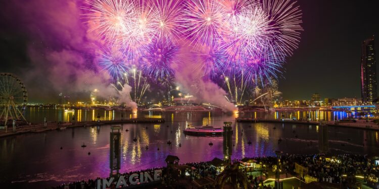 30 عام علي مهرجان دبي والاحتفال بالعام الجديد