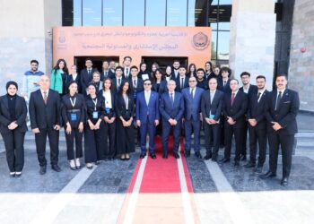 رئيس الأكاديمية العربية يستقبل مدير عام منظمة التنمية الإدارية بفرع جنوب الوادي