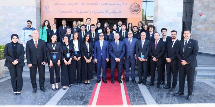 رئيس الأكاديمية العربية يستقبل مدير عام منظمة التنمية الإدارية بفرع جنوب الوادي