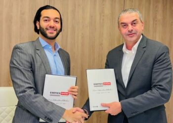 توقيع عقد شراكة لإنتاج حفل فني للسيارات الكهربائية والرياضية