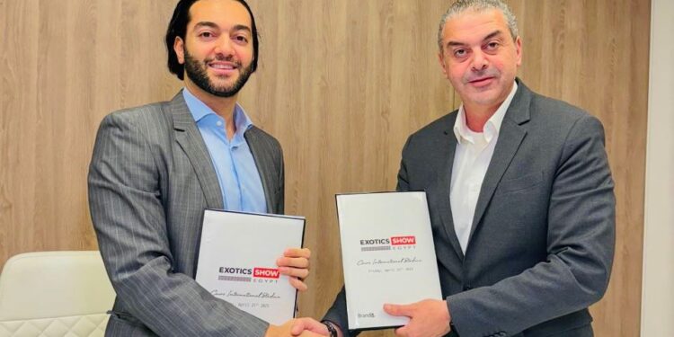 توقيع عقد شراكة لإنتاج حفل فني للسيارات الكهربائية والرياضية