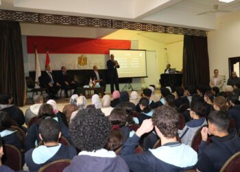 الوطنية للانتخابات تبدأ حملات التوعية السياسية لطلاب مدارس القاهره