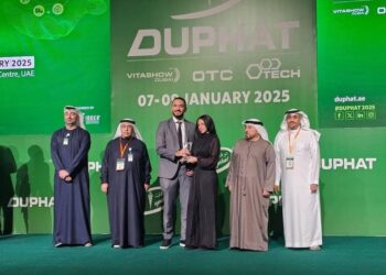 صيدلة الأكاديمية العربية تفوز ب3 جوائز في مؤتمر DUPHAT 2025 بدبي