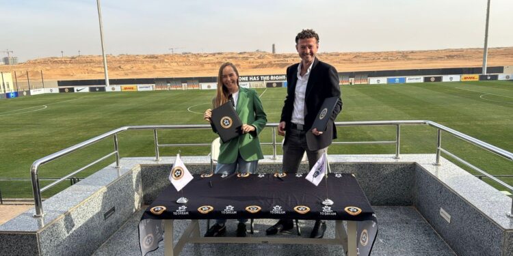 سوبرنوفاس المقدمة من اندرايف توقع شراكة مع رايت تو دريم لتقديم منح كروية بالخارج للأطفال