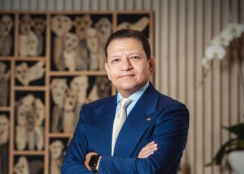 المشرق يحقق أرباح 9.9 مليار درهم قبل احتساب الضريبة في 2024