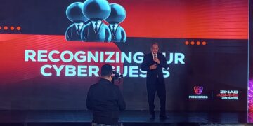 ZINAD تُكرِّم أسامة كمال تقديرًا لتأثيره في نشر الوعي بالأمن السيبراني في الشرق الأوسط