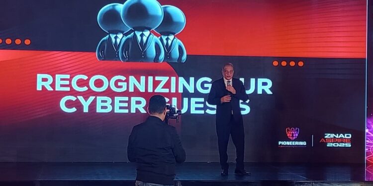 ZINAD تُكرِّم أسامة كمال تقديرًا لتأثيره في نشر الوعي بالأمن السيبراني في الشرق الأوسط