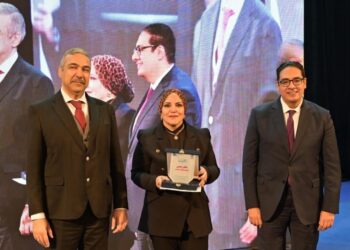 جامعة القاهرة تكرم خريجيها من رواد الأعمال