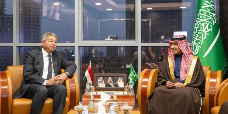 وزير الإعلام السعودي يبحث تعزيز التعاون مع رئيس الأعلى لتنظيم الإعلام المصري