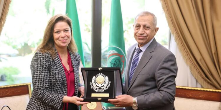 رئيس الأكاديمية العربية يستقبل وفدًا من السفارة الأمريكية بالقاهرة لبحث التعاون المشترك