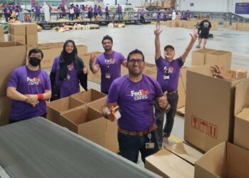 متطوعو فيديكس ينشرون السعادة في رمضان بتعبئة 1600 طرد غذائي