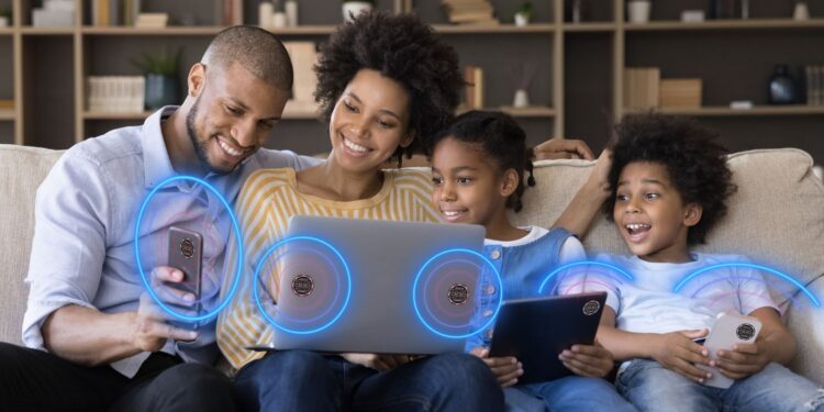 كيونت تطرح Amezcua E-Guard X لحماية المستخدمين من التعرض للمجالات الكهرومغناطيسية