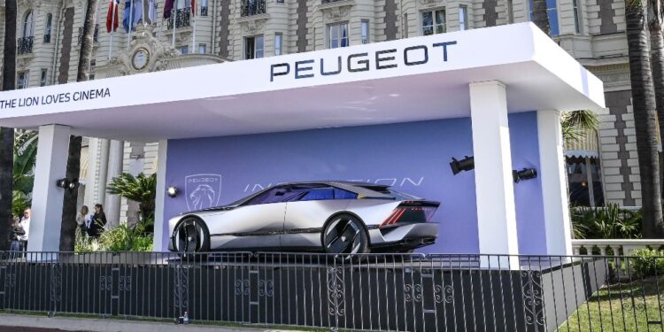 بيجو والسينما الفرنسية.. التزام استراتيجي