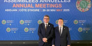 محافظ البنك المركزي يهنئ الدكتور خالد شريف لانتخابه مديرًا تنفيذيًا لمصر وجيبوتي ببنك التنمية الإفريقي